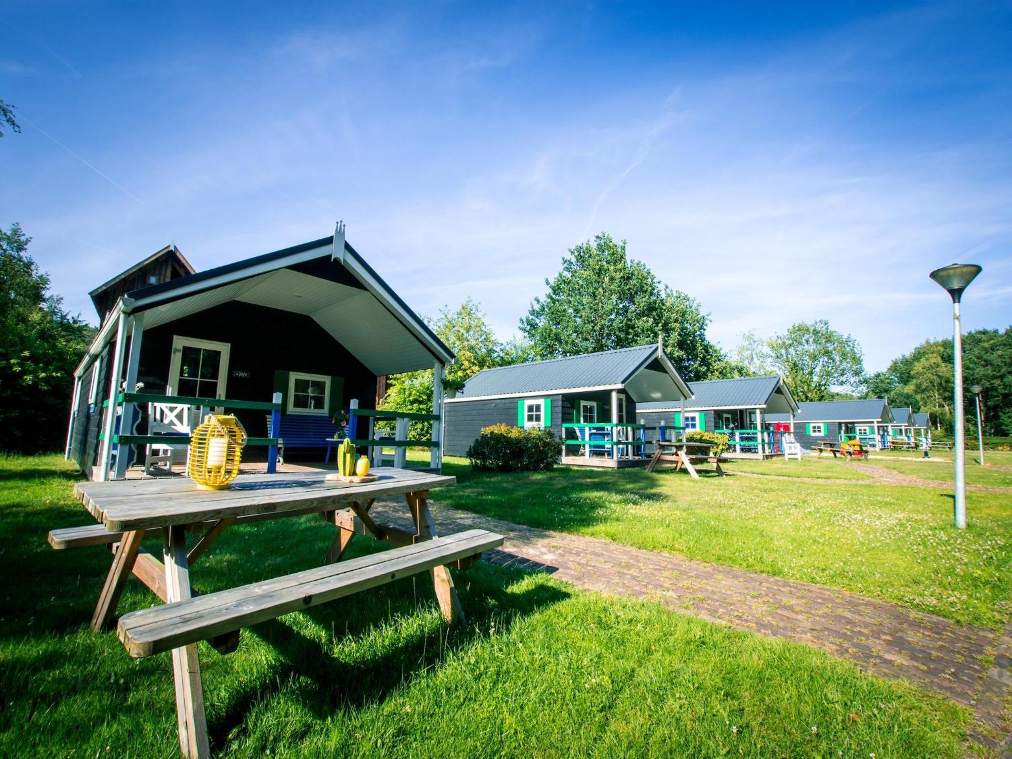 Chalet With Dishwasher, In Natural Environment IJhorst Bagian luar foto